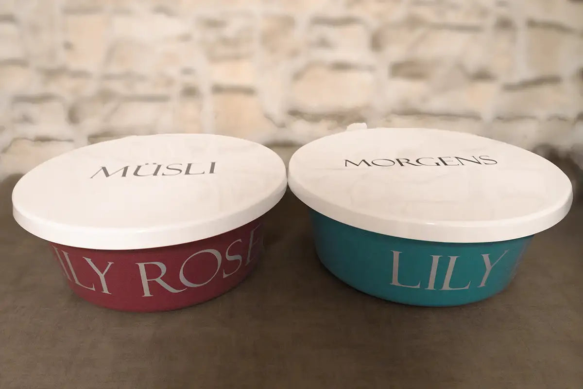 Müslischale Pferd, Futterschale Pferd, Futterdose personalisiert, personalisierte Futterschale, Futterdose, personalisiert, Pferdenamen, Reitsportartikel, Geschenk für Reiter, Pferde Reitsportfachgeschäft, Reitsportbedarf Ratingen, Mettmann, Düsseldorf, Pferdeliebhaber, personalisierte Reitsportartikel,