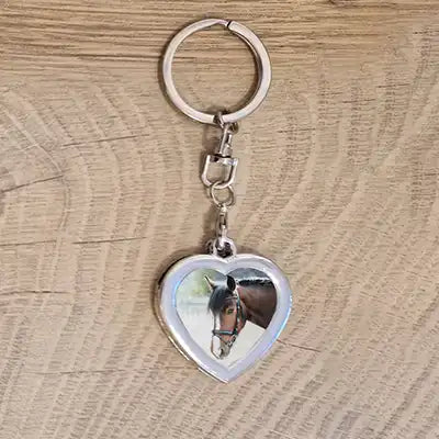 schlüsselanhänger personalisiert,  herz, silber, schlüsselanhänger pferdefoto, anhänger mit pferdenamen, reitsportartikel, geschenkideen für reiter, für pferdeliebhaber, geschenk pferde