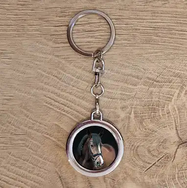 schlüsselanhänger personalisiert, rund, silber, schlüsselanhänger pferdefoto, anhänger mit pferdenamen, reitsportartikel, geschenkideen für reiter, für pferdeliebhaber, geschenk pferde