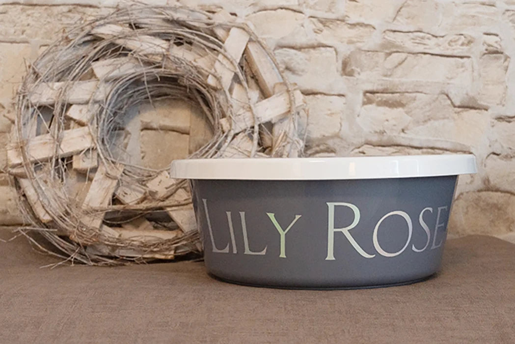 Müslischale Pferd, Futterschale Pferd, Futterdose personalisiert, personalisierte Futterschale, Futterdose, personalisiert, Pferdenamen, Reitsportartikel, Geschenk für Reiter, Pferde Reitsportfachgeschäft, Reitsportbedarf Ratingen, Mettmann, Düsseldorf, Pferdeliebhaber, personalisierte Reitsportartikel,