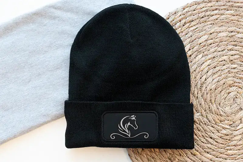 Mütze für Reiter, Reitsportbekleidung, Reitbekleidung, Mütze mit Pferdemotiv, personalisiert, Pferdenamen, Reitsportartikel, Geschenk für Reiter, Pferde Reitsportfachgeschäft, Reitsportbedarf Ratingen, Mettmann, Düsseldorf, Pferdeliebhaber, personalisierte Reitsportartikel,
