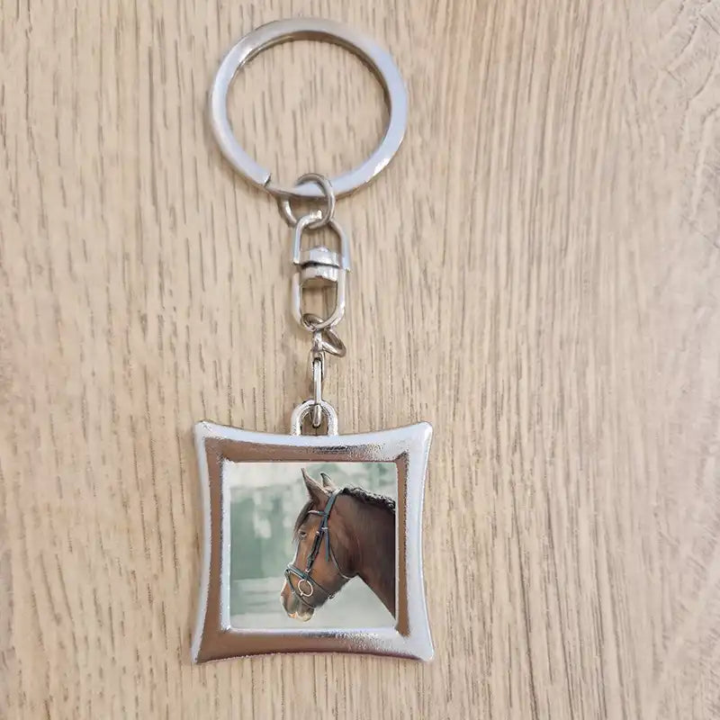 schlüsselanhänger personalisiert, schlüsselanhänger pferdefoto, anhänger mit pferdenamen, reitsportartikel, geschenkideen für reiter, für pferdeliebhaber, geschenk pferde