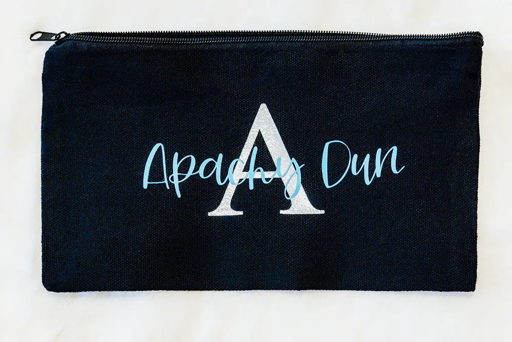 personalisiert, Pferdenamen, Reitsportartikel, Geschenk für Reiter, Pferde Reitsportfachgeschäft, Reitsportbedarf Ratingen, Mettmann, Düsseldorf, Pferdeliebhaber, Aufbewahrung Putzzeug, personalisierte Reitsportartikel, schlampermäppchen