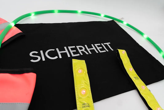 Hochwertige Baumwolltasche mit Aufdruck für reflektierende Pferdeutensilien und Sicherheitsaccessoires – stilvolle, nachhaltige Tasche von Pferdedesign.de für Reiter, die Ordnung und Sicherheit im Stall schätzen. Mit Glitteraufdruck in Silber.