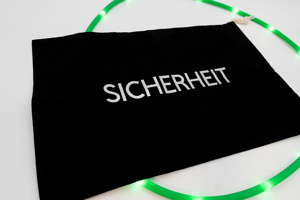 Hochwertige Baumwolltasche mit Aufdruck für reflektierende Pferdeutensilien und Sicherheitsaccessoires – stilvolle, nachhaltige Tasche von Pferdedesign.de für Reiter, die Ordnung und Sicherheit im Stall schätzen.