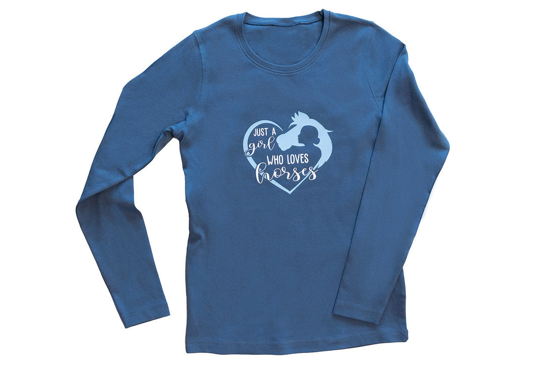 Pullover Pferdemotiv, Pferdepullover personalisiert, Pferdenamen, Reitsportartikel, Geschenk für Reiter, Pferde Reitsportfachgeschäft, Reitsportbedarf Ratingen, Mettmann, Düsseldorf, Pferdelebhaber, Reitpullover