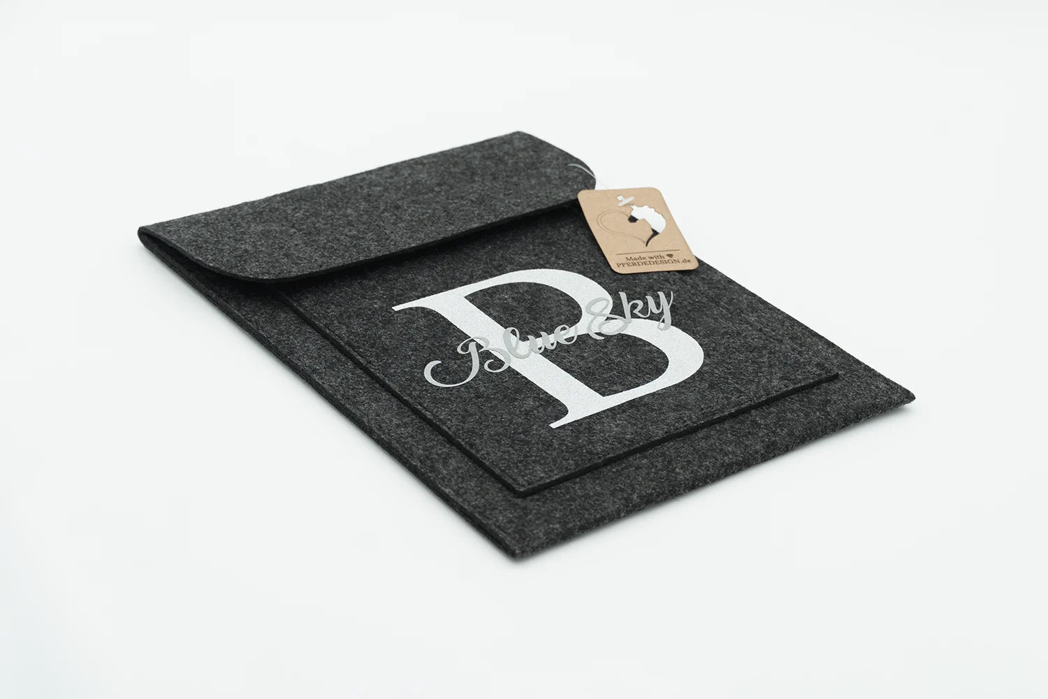 Edle Equidenpasshülle mit individuellem Namen im Glitzerdesign, perfekt für Reiterinnen und Reiter.