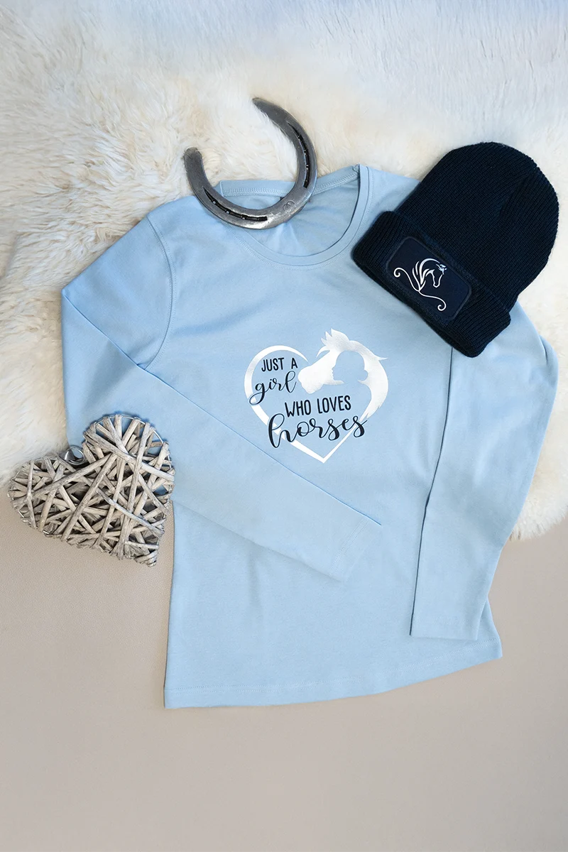Pferdepullover, Pullover für Reiter, Reitbekleidung, Hoodie mit Pferdemotiv, personalisiert, Pferdenamen, Reitsportartikel, Geschenk für Reiter, Pferde Reitsportfachgeschäft, Reitsportbedarf Ratingen, Mettmann, Düsseldorf, Pferdeliebhaber, personalisierte Reitsportartikel, 
