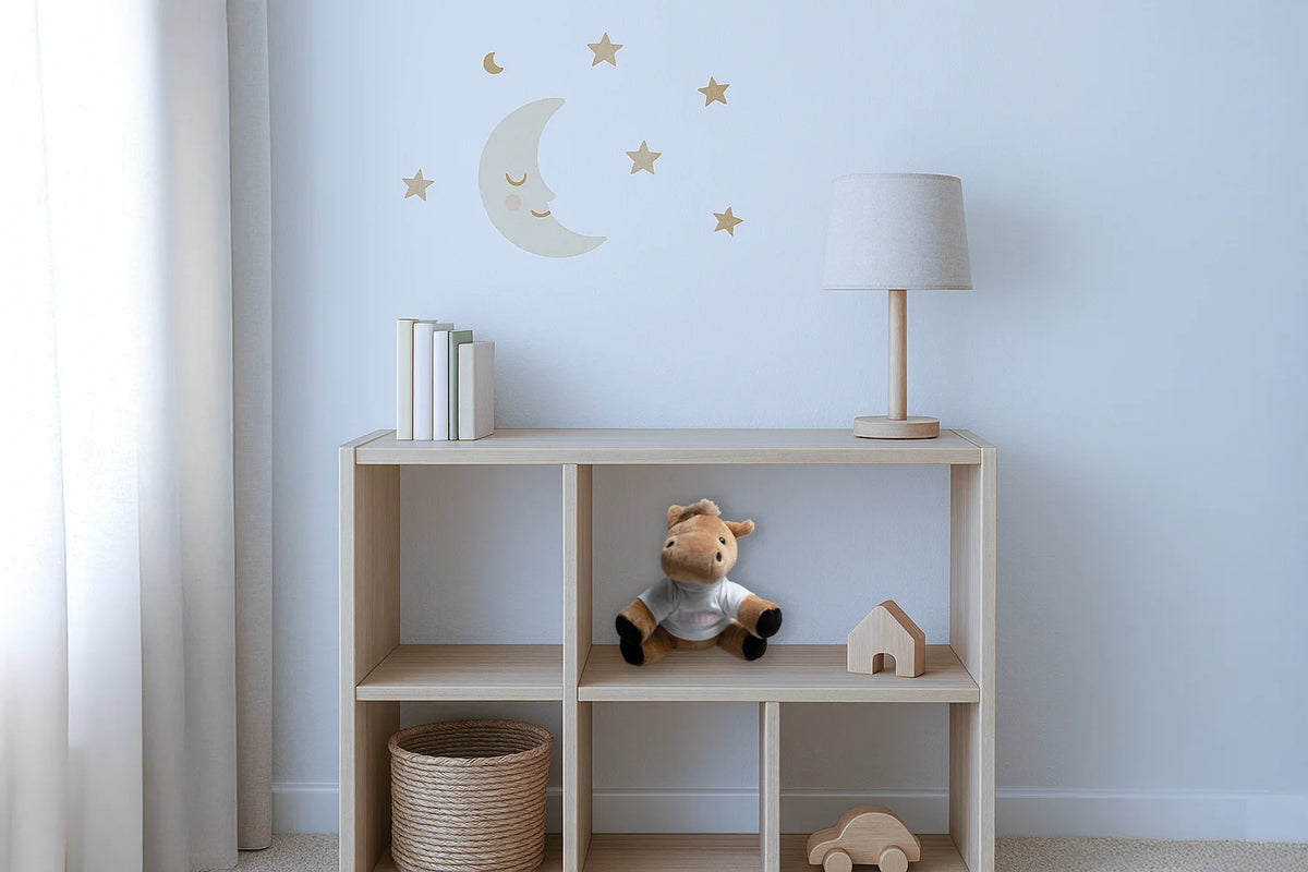 Kinderzimmer mit Regal – Platz für das personalisierte Pferde-Kuscheltier