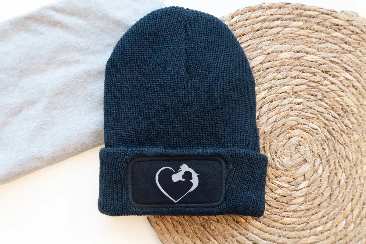 Navy Strickmütze mit Futter und Pferdekopf – Geschenk für Reiter