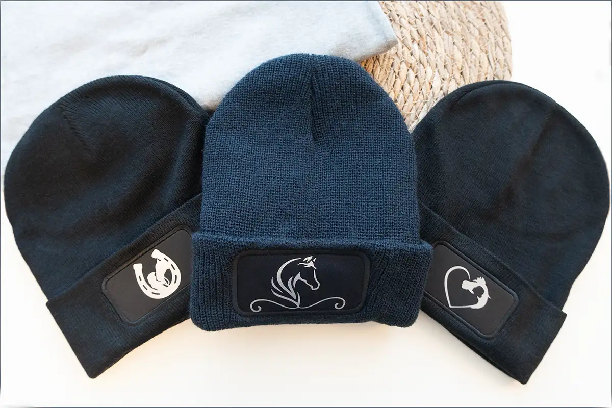 Mütze für Reiter, Reitsportbekleidung, Reitbekleidung, Mütze mit Pferdemotiv, personalisiert, Pferdenamen, Reitsportartikel, Geschenk für Reiter, Pferde Reitsportfachgeschäft, Reitsportbedarf Ratingen, Mettmann, Düsseldorf, Pferdeliebhaber, personalisierte Reitsportartikel, 
