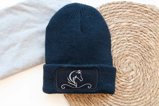 Mütze für Reiter, Reitsportbekleidung, Reitbekleidung, Mütze mit Pferdemotiv, personalisiert, Pferdenamen, Reitsportartikel, Geschenk für Reiter, Pferde Reitsportfachgeschäft, Reitsportbedarf Ratingen, Mettmann, Düsseldorf, Pferdeliebhaber, personalisierte Reitsportartikel, 
