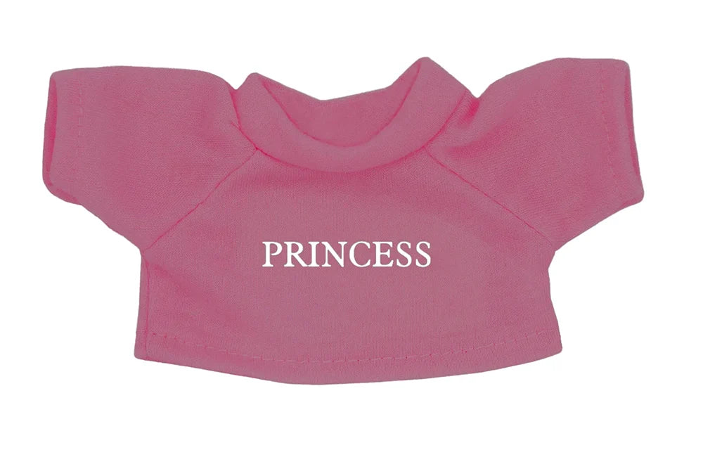 Braunes Plüschtier-Pony mit weicher Mähne und freundlichem Gesicht auf weißem Hintergrund und rosa Pulli mit Namen.
