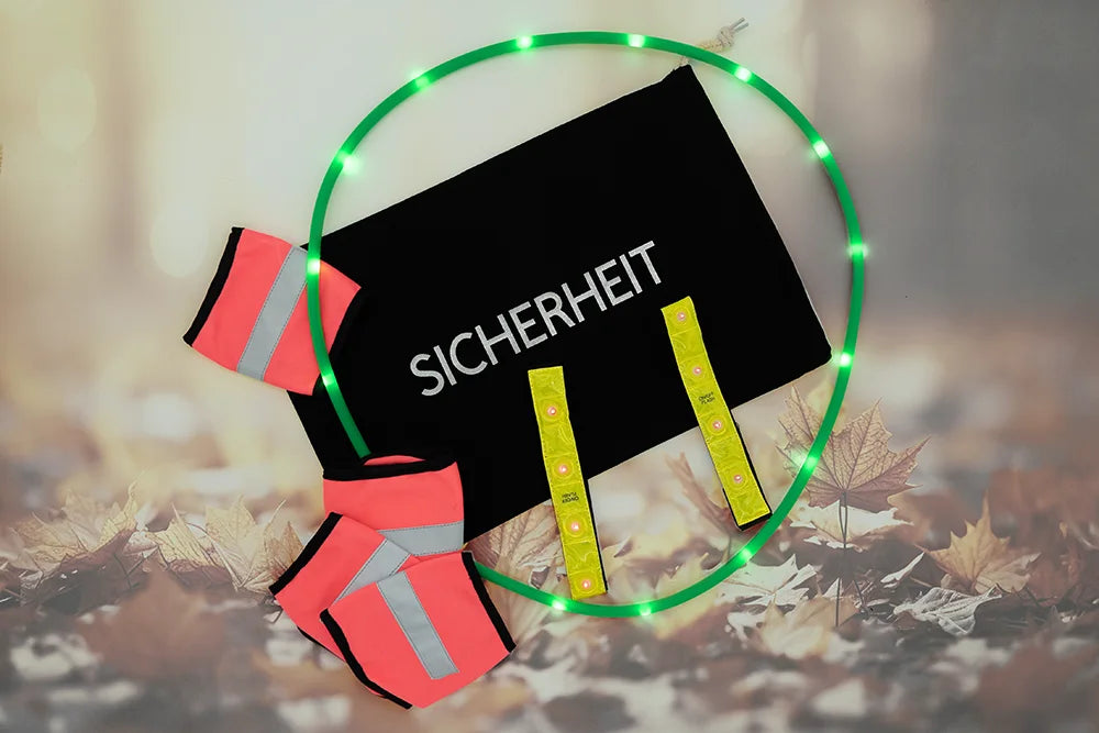 Hochwertige Baumwolltasche mit glänzend silbernen Aufdruck für reflektierende Pferdeutensilien und Sicherheitsaccessoires – stilvolle, nachhaltige Tasche von Pferdedesign.de für Reiter, die Ordnung und Sicherheit im Stall schätzen.