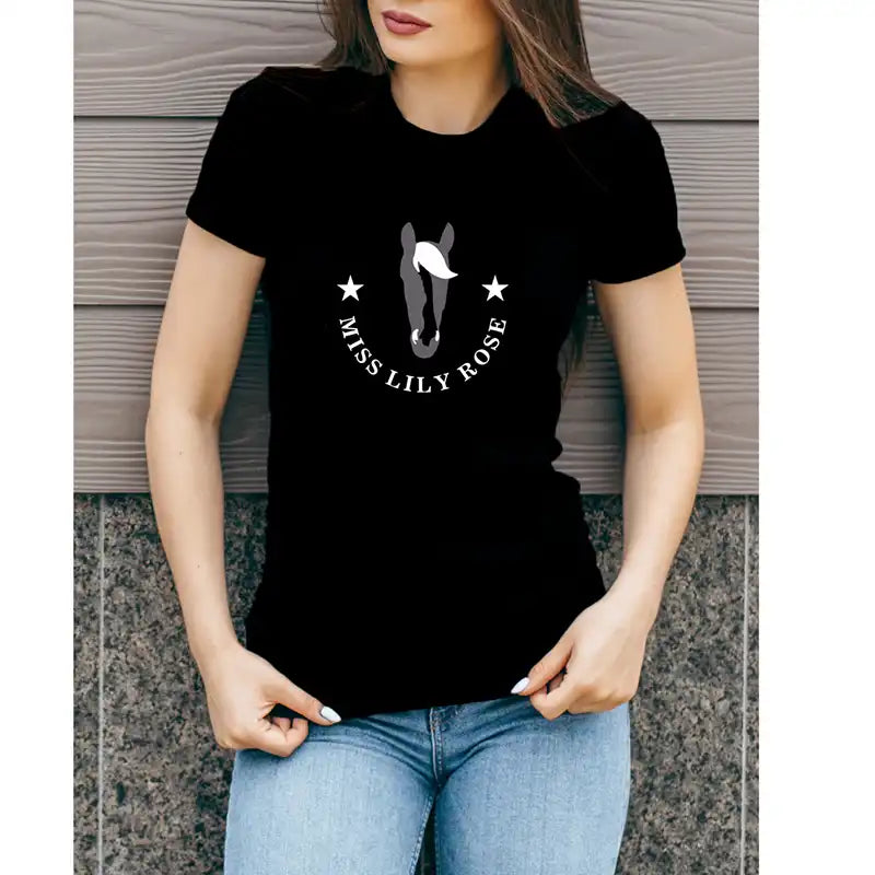 Frau im schwarzen Damen-T-Shirt Silhouette mit Pferd – 3-fach personalisiert