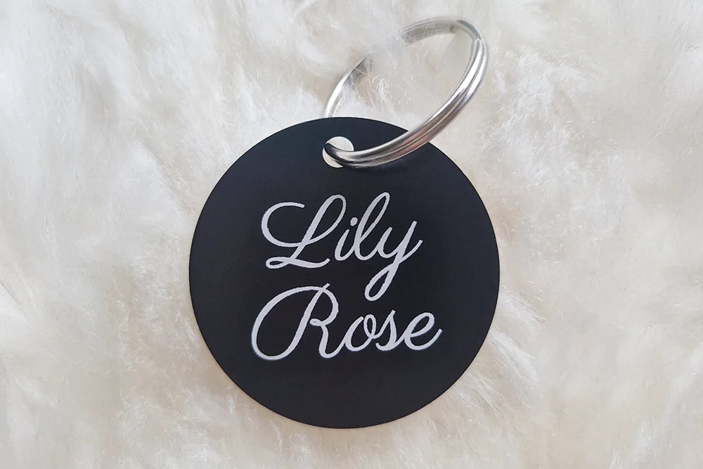 Leichte, edle Aluminium-Marke mit individueller Namensgravur